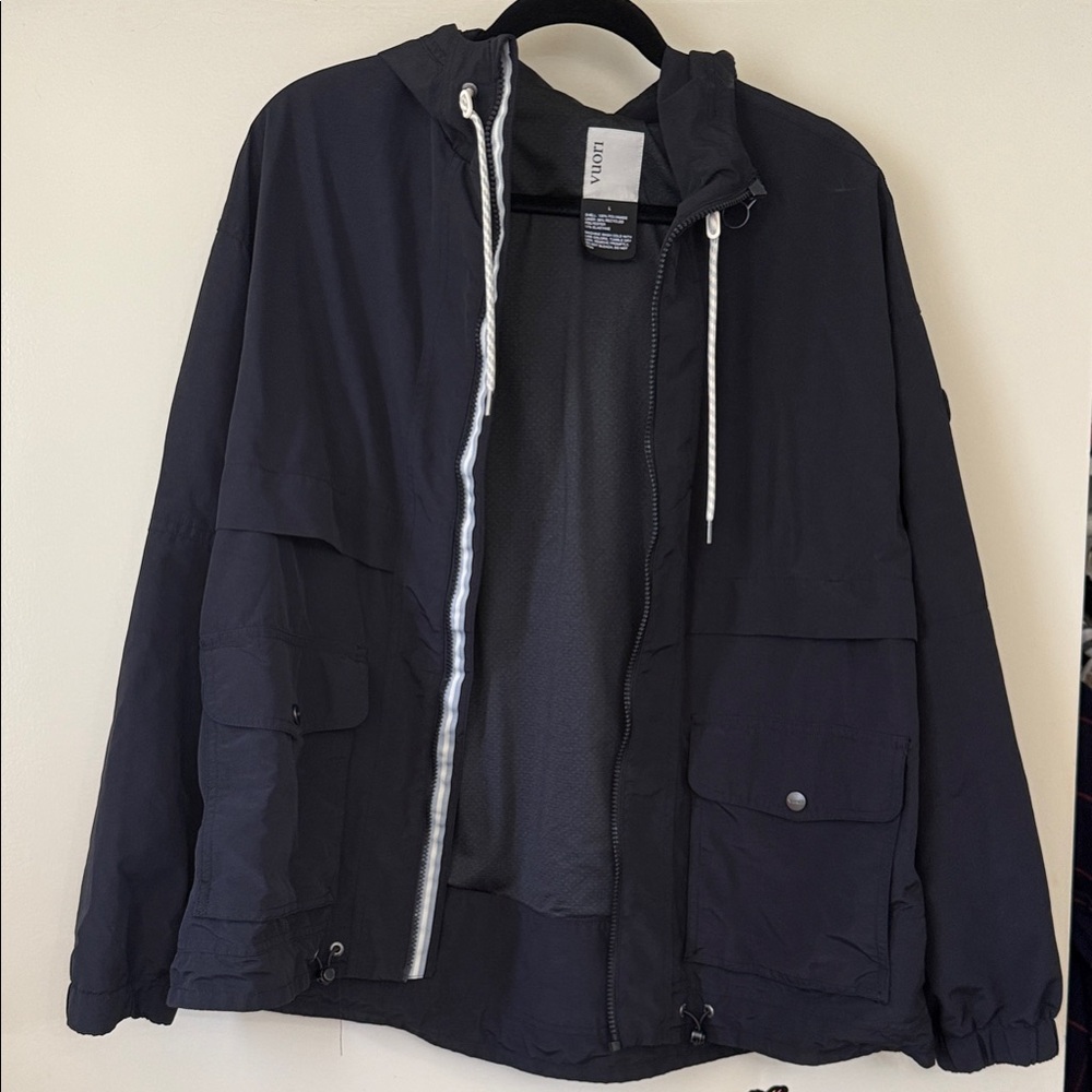Vuori Black Rain/ Windbreaker Sporty Hooded Jacket